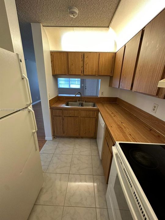 For Rent: $1,750 (2 beds, 2 baths, 768 Square Feet)