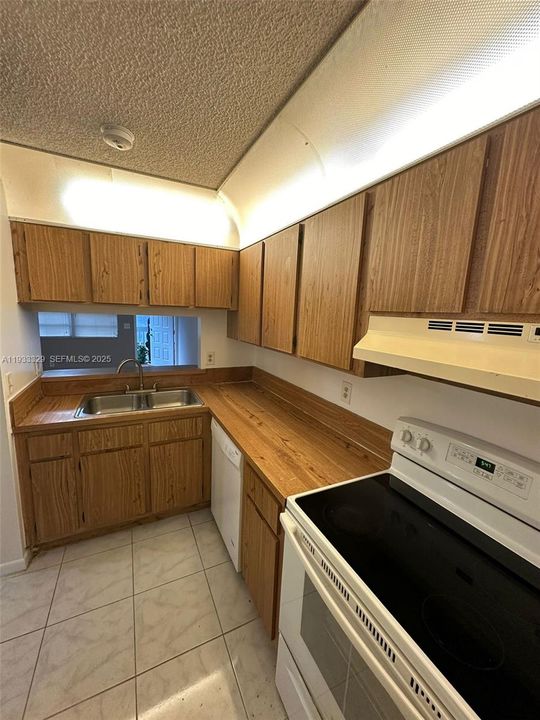 For Rent: $1,750 (2 beds, 2 baths, 768 Square Feet)