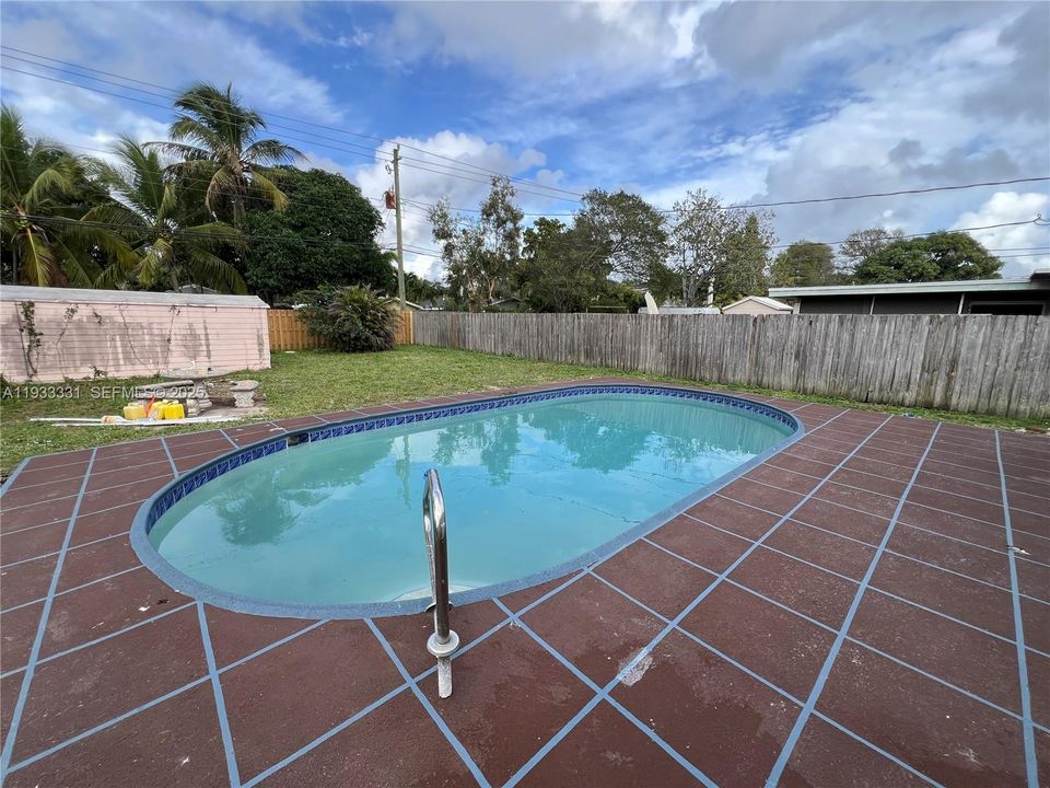 待售: $530,000 (3 贝兹, 1 浴室, 1155 平方英尺)