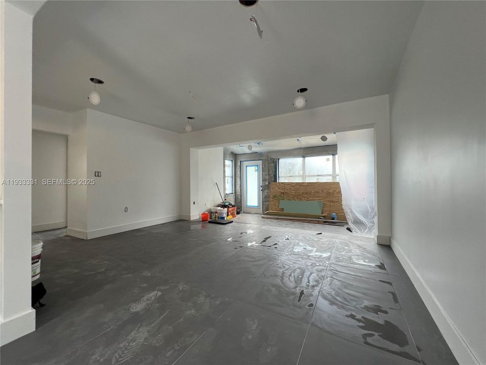 待售: $530,000 (3 贝兹, 1 浴室, 1155 平方英尺)