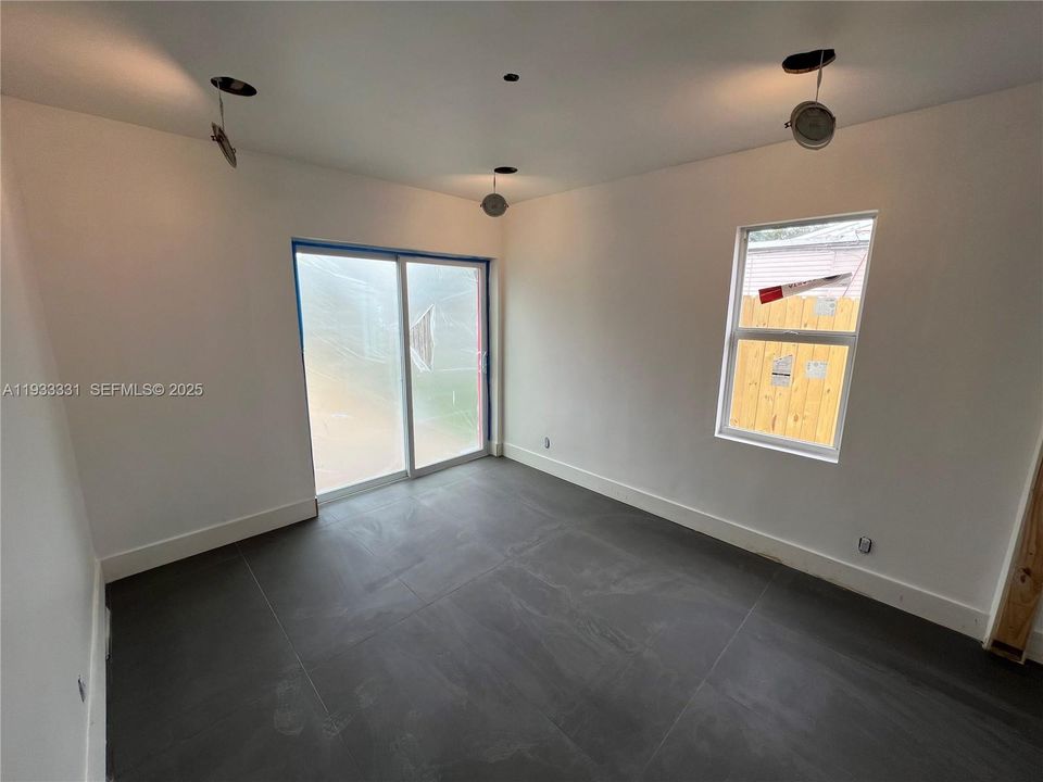 待售: $530,000 (3 贝兹, 1 浴室, 1155 平方英尺)