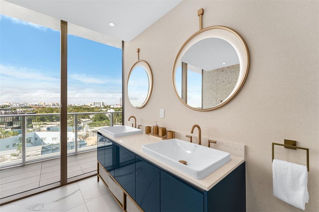 For Sale: $2,995,000 (3 beds, 3 baths, 1696 Square Feet)