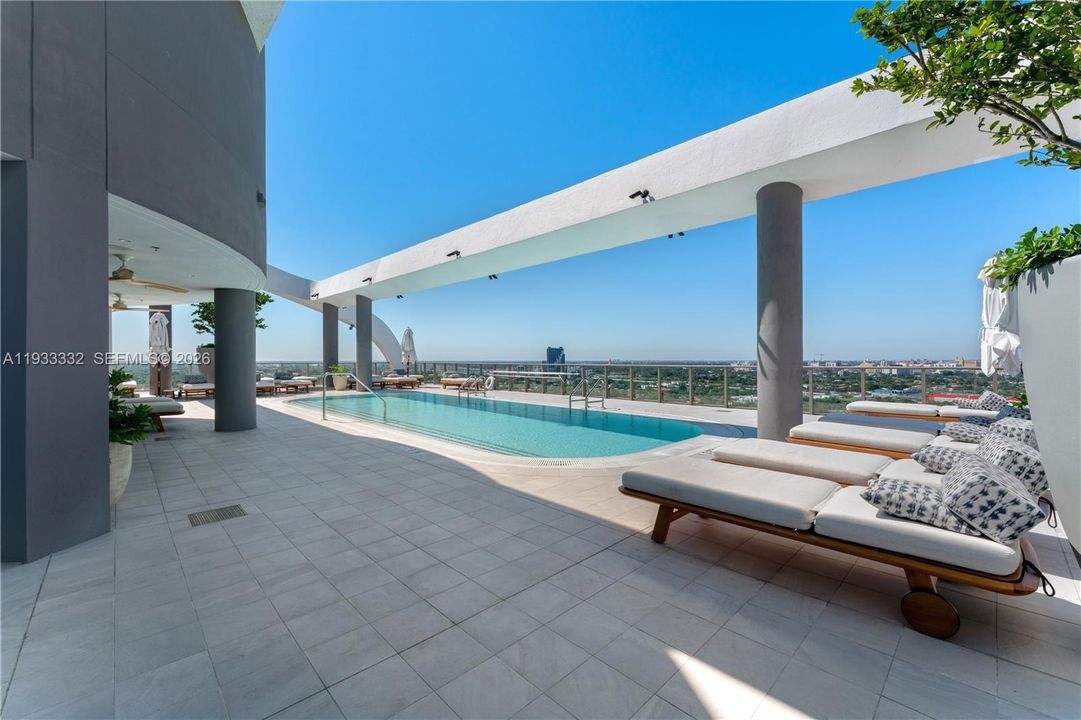 For Sale: $2,995,000 (3 beds, 3 baths, 1696 Square Feet)