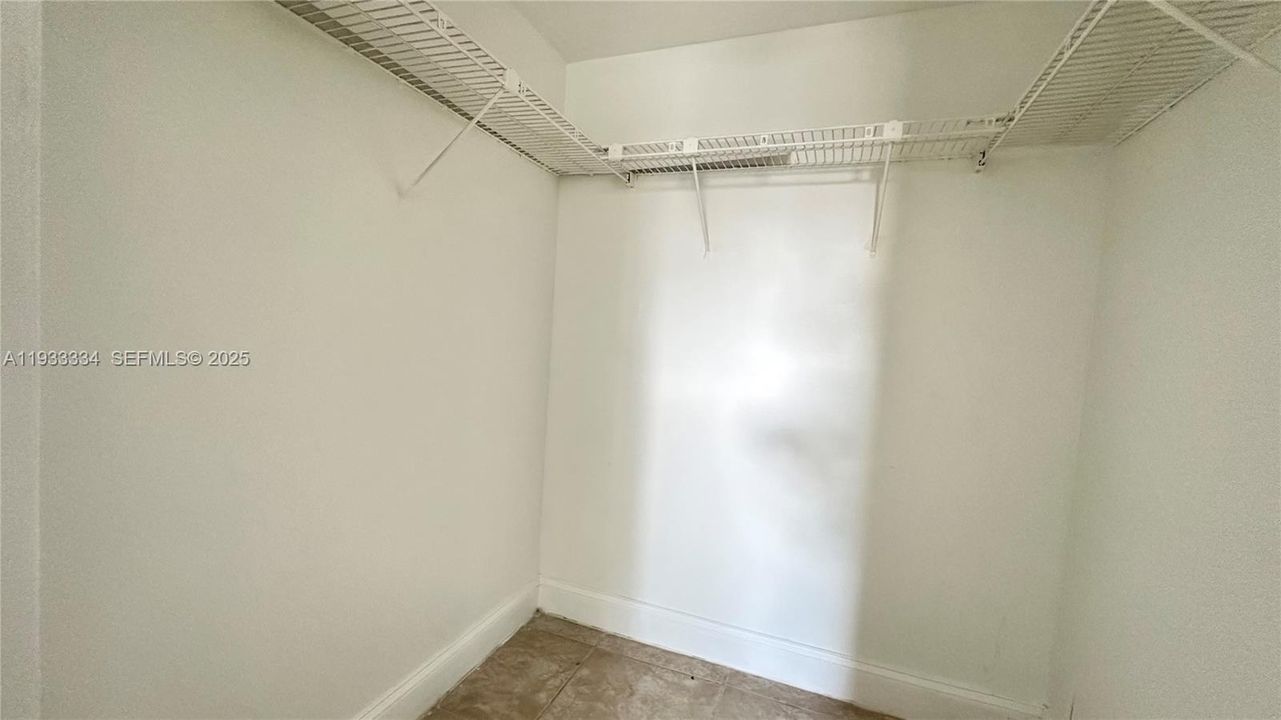 For Rent: $1,550 (1 beds, 1 baths, 750 Square Feet)