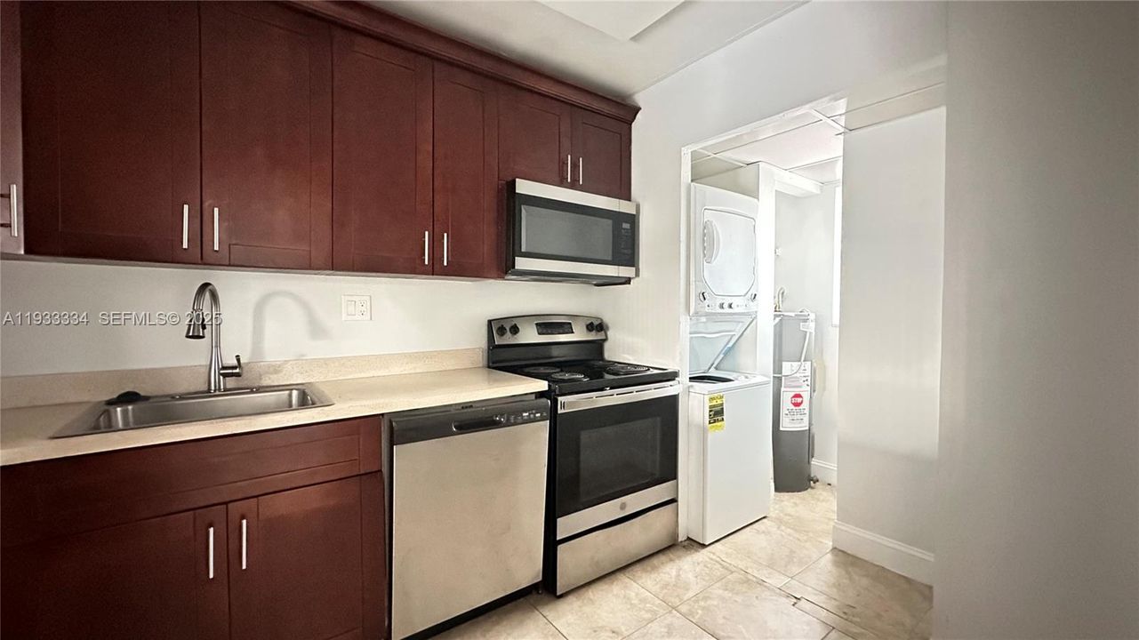 For Rent: $1,550 (1 beds, 1 baths, 750 Square Feet)