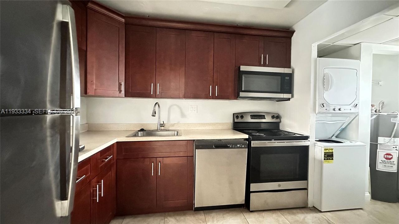 For Rent: $1,550 (1 beds, 1 baths, 750 Square Feet)