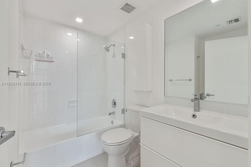 出租: $4,300 (2 贝兹, 2 浴室, 1120 平方英尺)