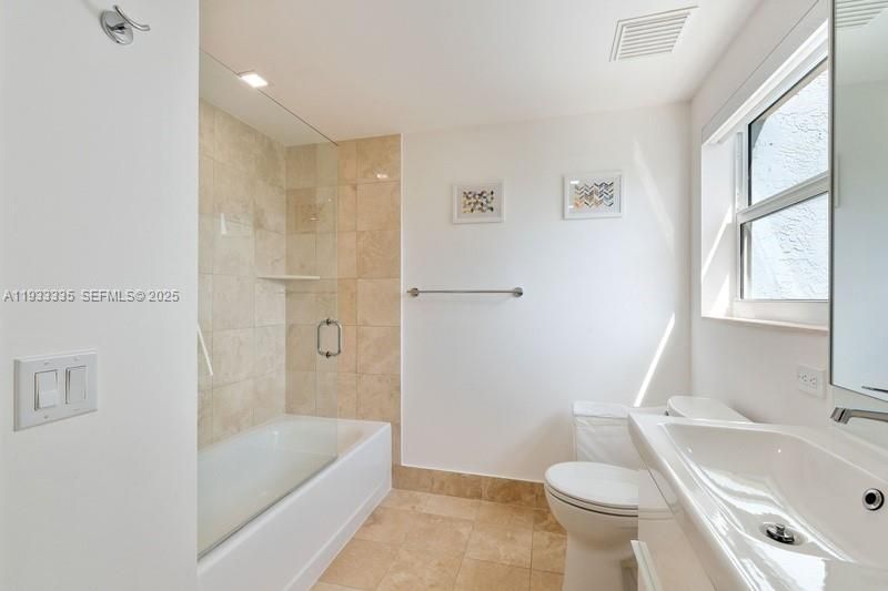 出租: $4,300 (2 贝兹, 2 浴室, 1120 平方英尺)