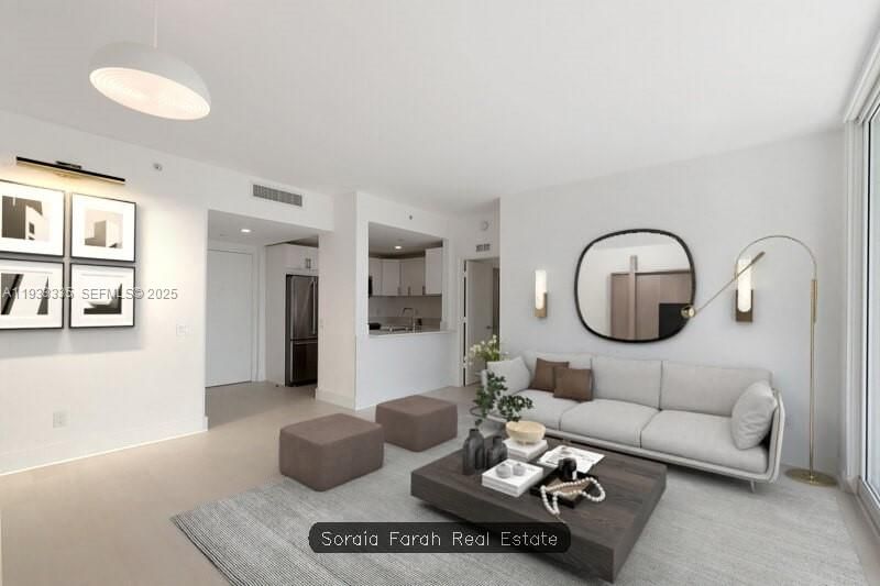 出租: $4,300 (2 贝兹, 2 浴室, 1120 平方英尺)