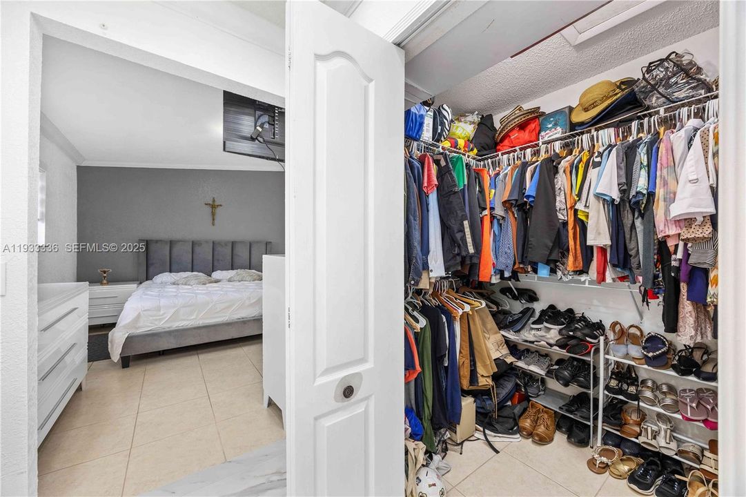 En Venta: $675,000 (3 camas, 2 baños, 1724 Pies cuadrados)