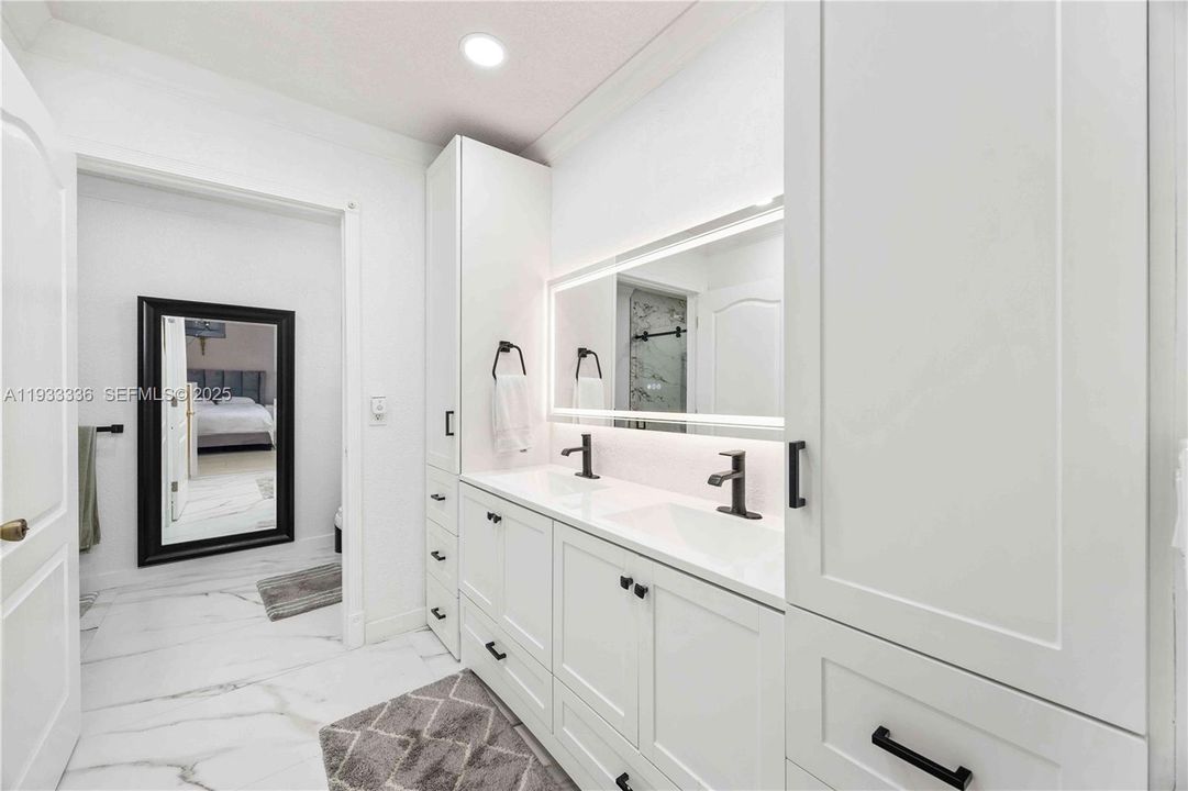 En Venta: $675,000 (3 camas, 2 baños, 1724 Pies cuadrados)