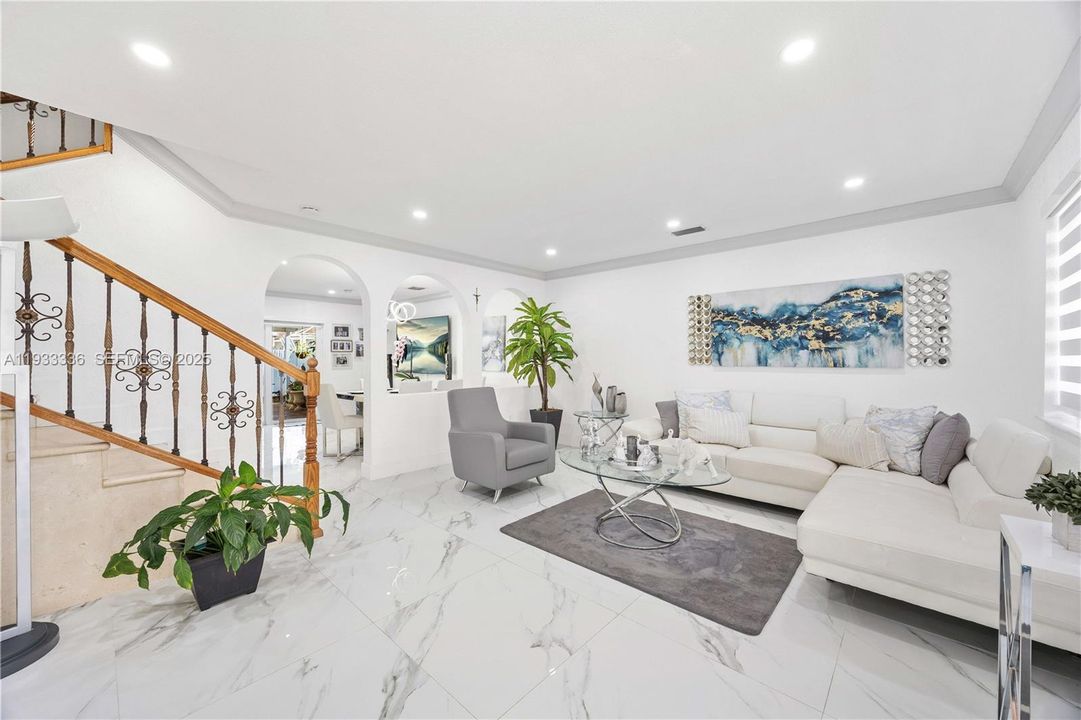 En Venta: $675,000 (3 camas, 2 baños, 1724 Pies cuadrados)