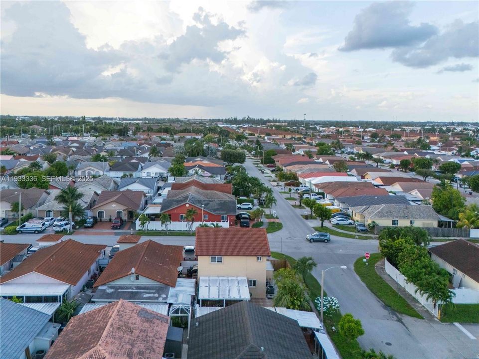 En Venta: $675,000 (3 camas, 2 baños, 1724 Pies cuadrados)