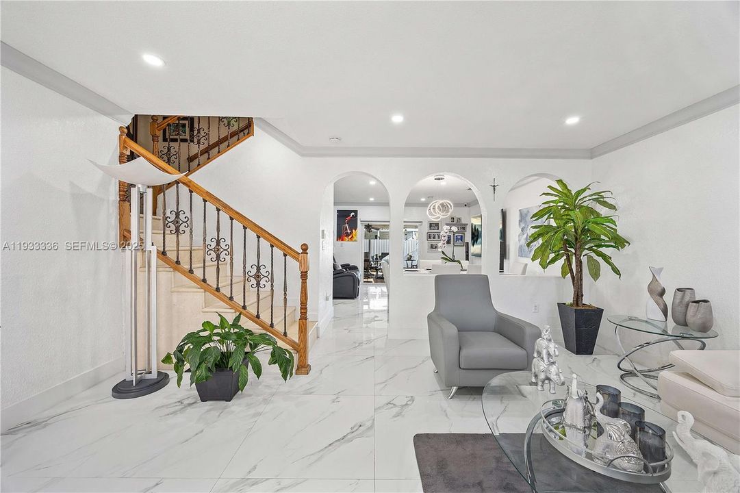 En Venta: $675,000 (3 camas, 2 baños, 1724 Pies cuadrados)