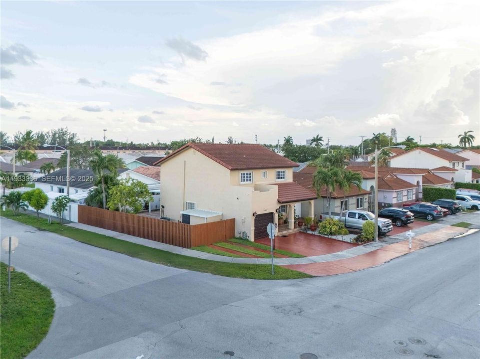 En Venta: $675,000 (3 camas, 2 baños, 1724 Pies cuadrados)