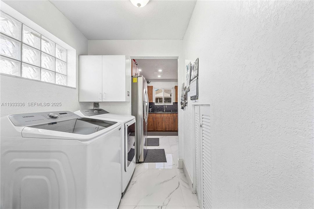 En Venta: $675,000 (3 camas, 2 baños, 1724 Pies cuadrados)