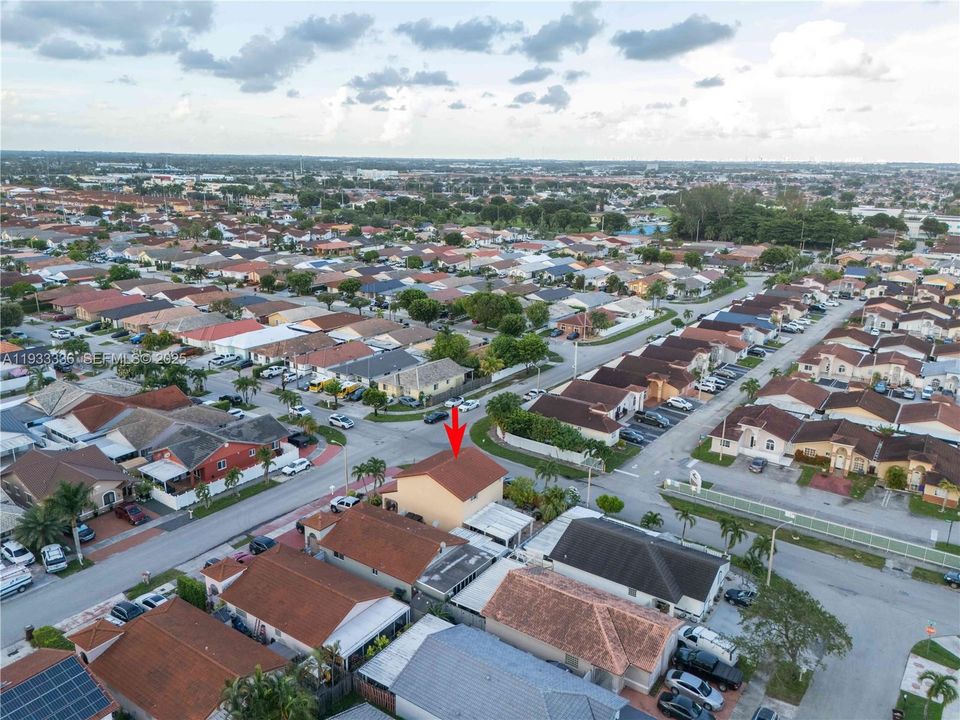 En Venta: $675,000 (3 camas, 2 baños, 1724 Pies cuadrados)