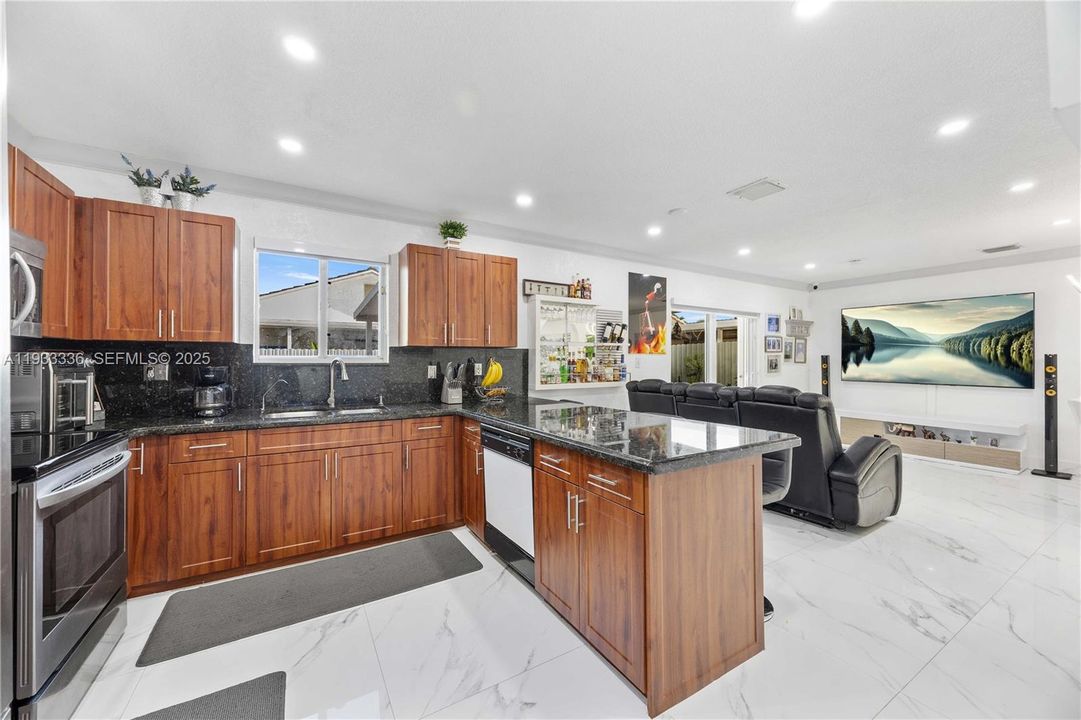 En Venta: $675,000 (3 camas, 2 baños, 1724 Pies cuadrados)