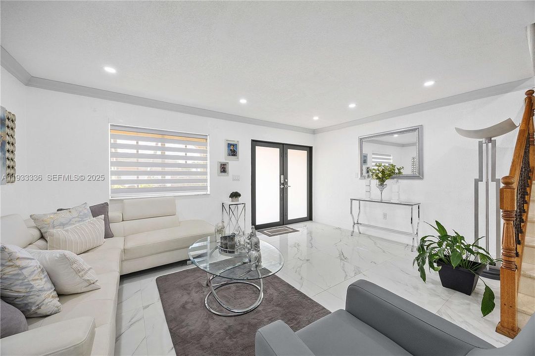 En Venta: $675,000 (3 camas, 2 baños, 1724 Pies cuadrados)