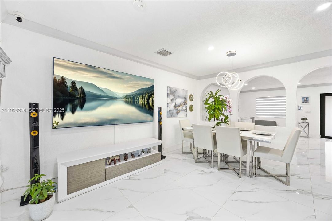 En Venta: $675,000 (3 camas, 2 baños, 1724 Pies cuadrados)