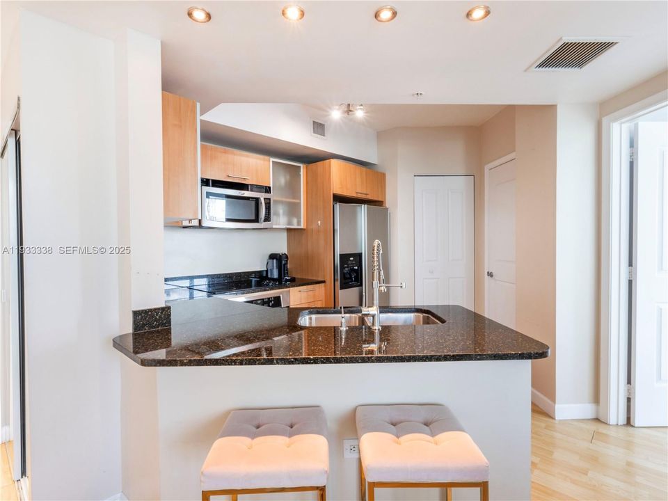 出租: $3,850 (2 贝兹, 2 浴室, 1007 平方英尺)