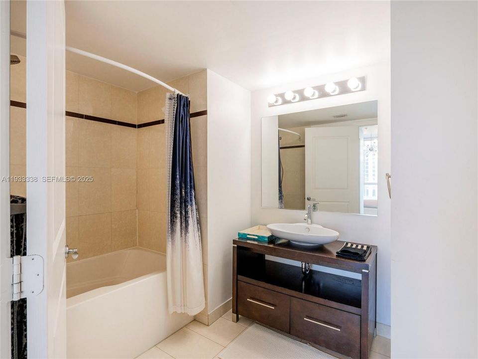 出租: $3,850 (2 贝兹, 2 浴室, 1007 平方英尺)