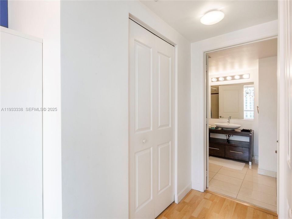 出租: $3,850 (2 贝兹, 2 浴室, 1007 平方英尺)