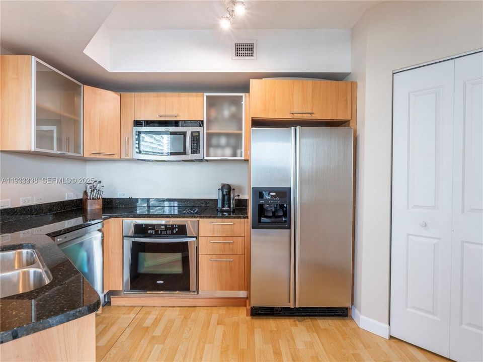 出租: $3,850 (2 贝兹, 2 浴室, 1007 平方英尺)