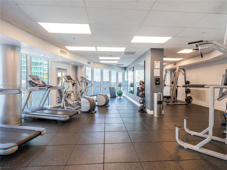 出租: $3,850 (2 贝兹, 2 浴室, 1007 平方英尺)