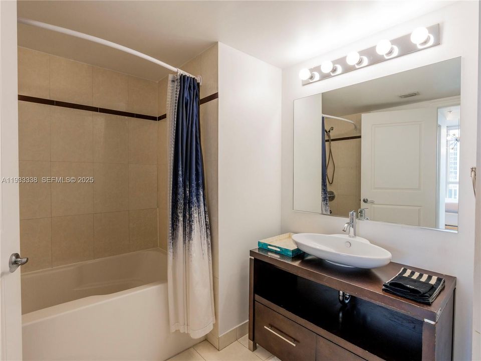 出租: $3,850 (2 贝兹, 2 浴室, 1007 平方英尺)