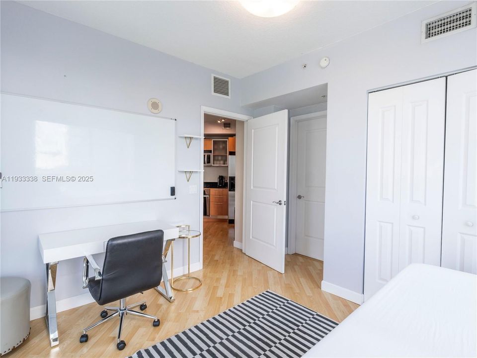 出租: $3,850 (2 贝兹, 2 浴室, 1007 平方英尺)