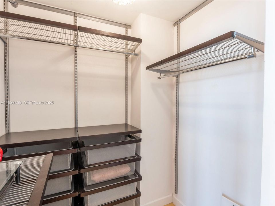 出租: $3,850 (2 贝兹, 2 浴室, 1007 平方英尺)