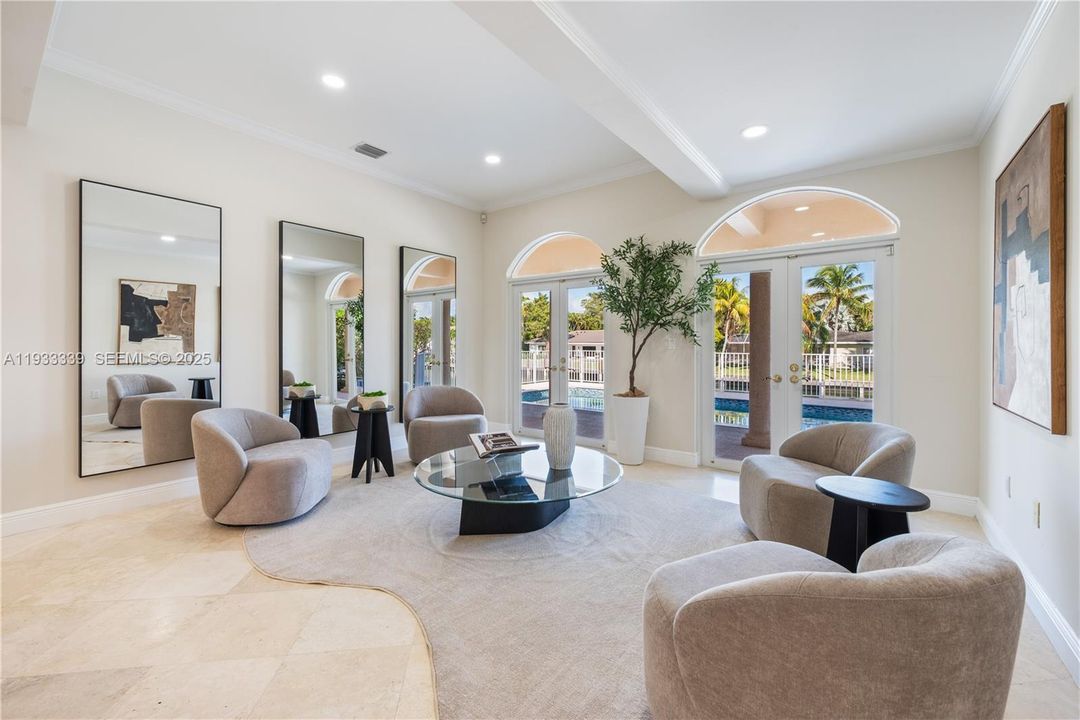 For Sale: $3,200,000 (5 beds, 4 baths, 3723 Square Feet)