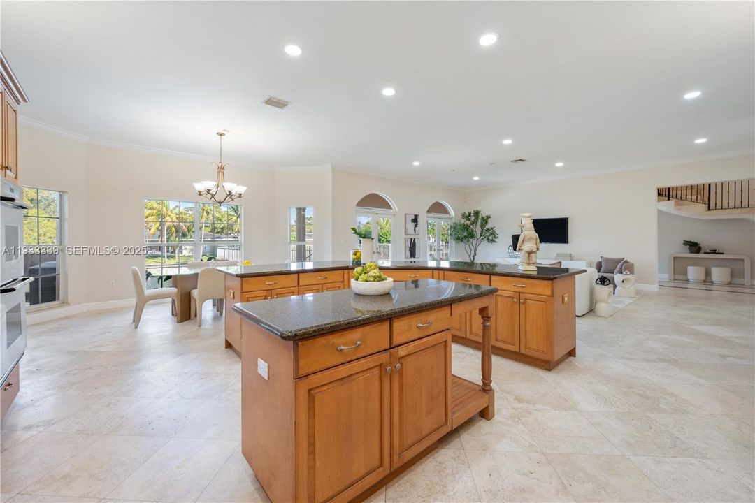 For Sale: $3,200,000 (5 beds, 4 baths, 3723 Square Feet)