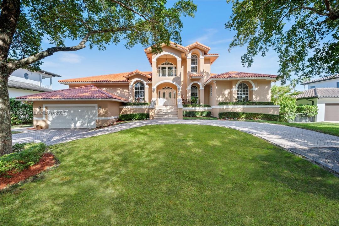 For Sale: $3,200,000 (5 beds, 4 baths, 3723 Square Feet)