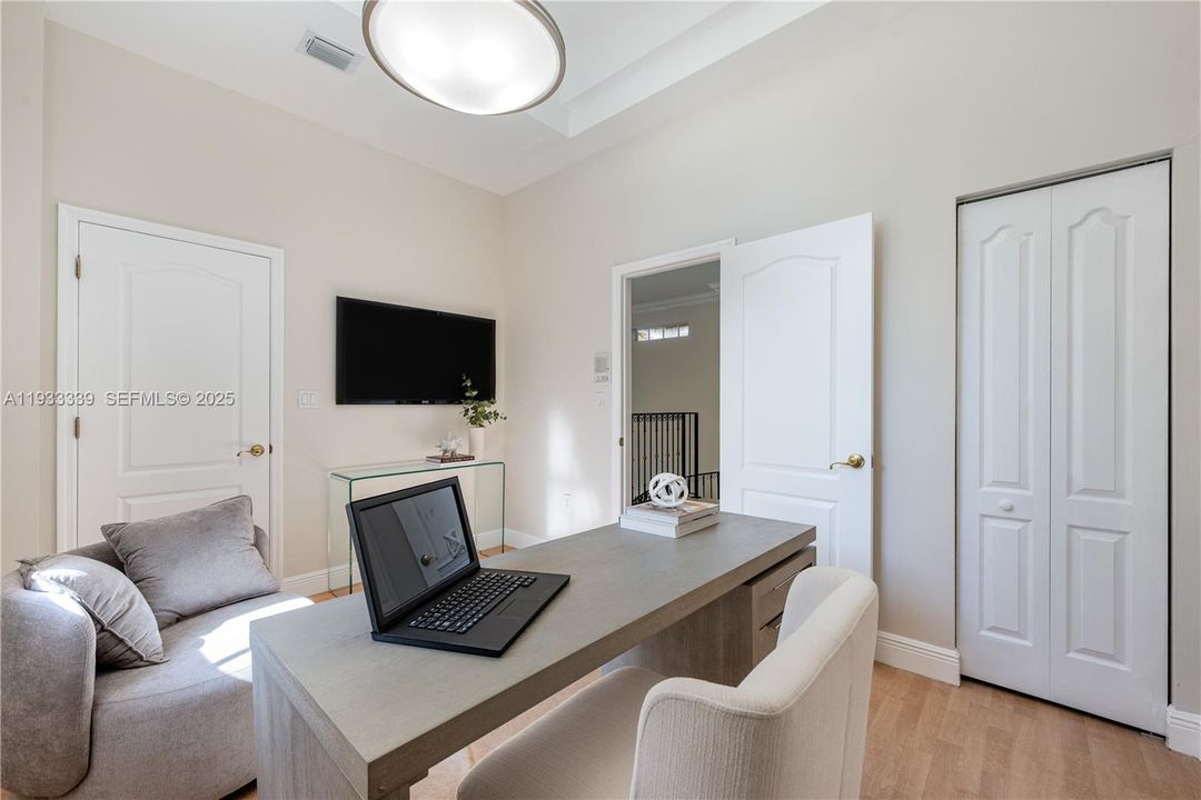 For Sale: $3,200,000 (5 beds, 4 baths, 3723 Square Feet)