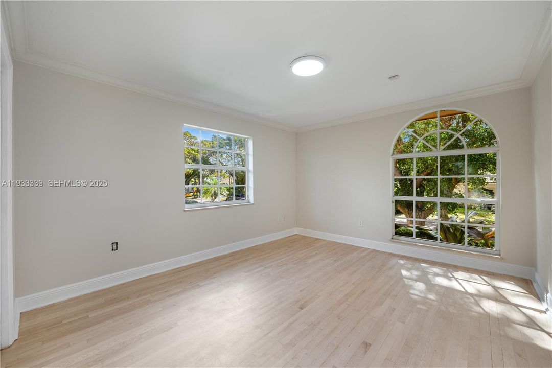 For Sale: $3,200,000 (5 beds, 4 baths, 3723 Square Feet)