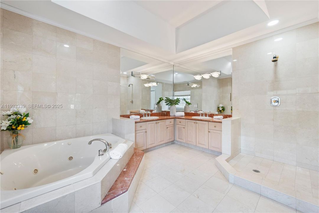 For Sale: $3,200,000 (5 beds, 4 baths, 3723 Square Feet)