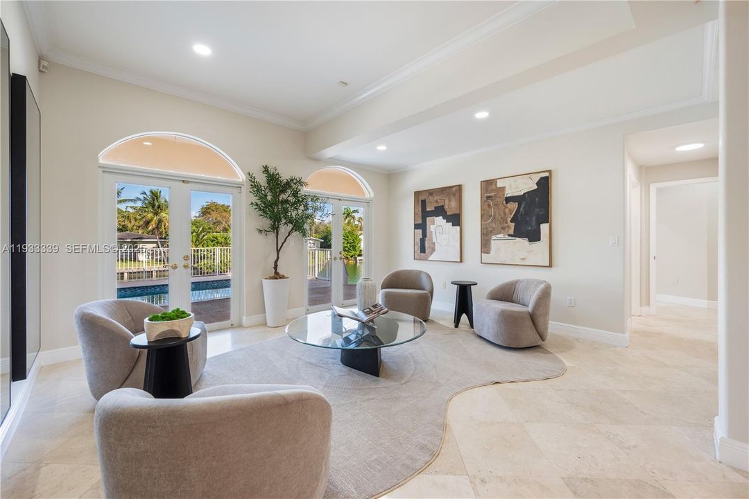 For Sale: $3,200,000 (5 beds, 4 baths, 3723 Square Feet)