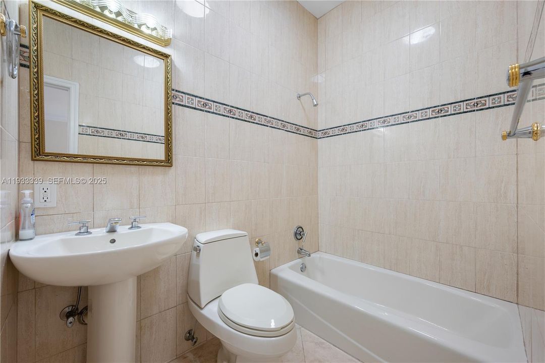 For Sale: $3,200,000 (5 beds, 4 baths, 3723 Square Feet)