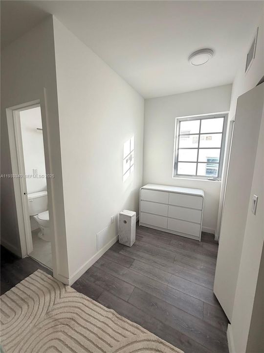 For Rent: $2,200 (1 beds, 1 baths, 10160 Square Feet)