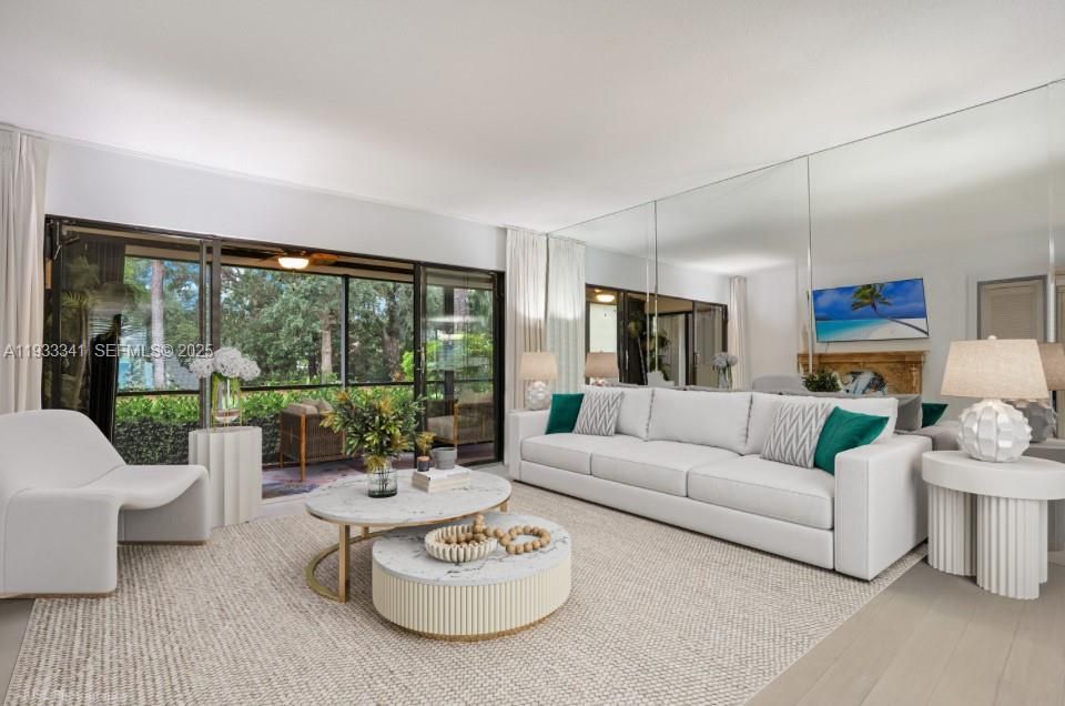 For Sale: $290,000 (2 beds, 2 baths, 1267 Square Feet)