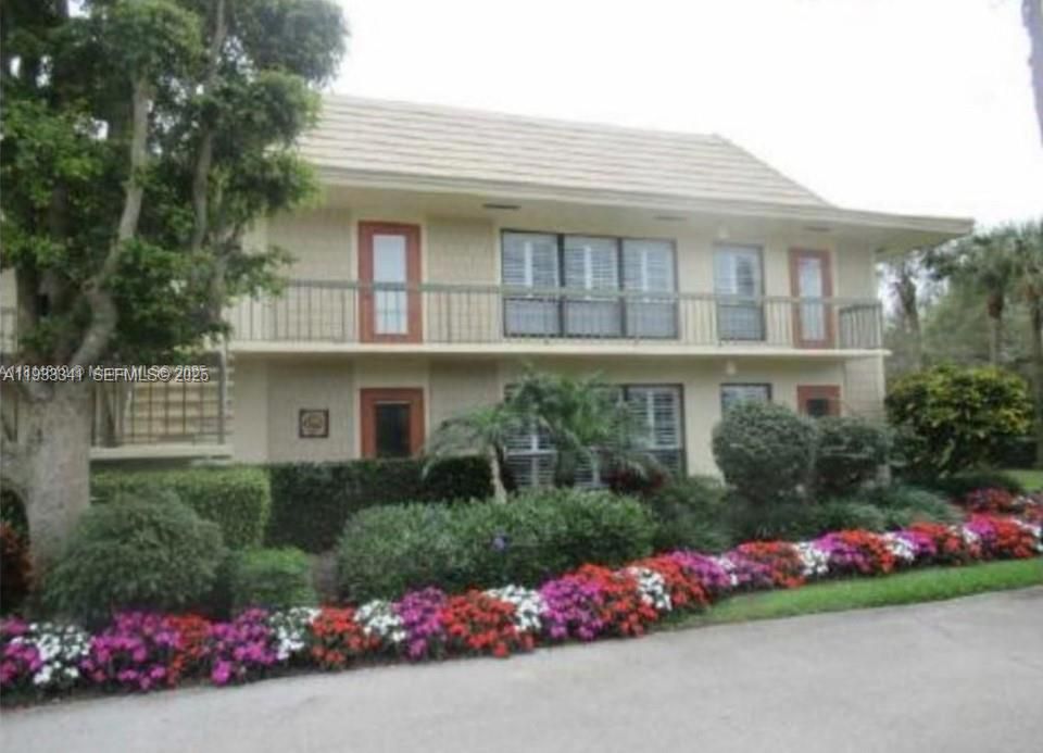 For Sale: $290,000 (2 beds, 2 baths, 1267 Square Feet)