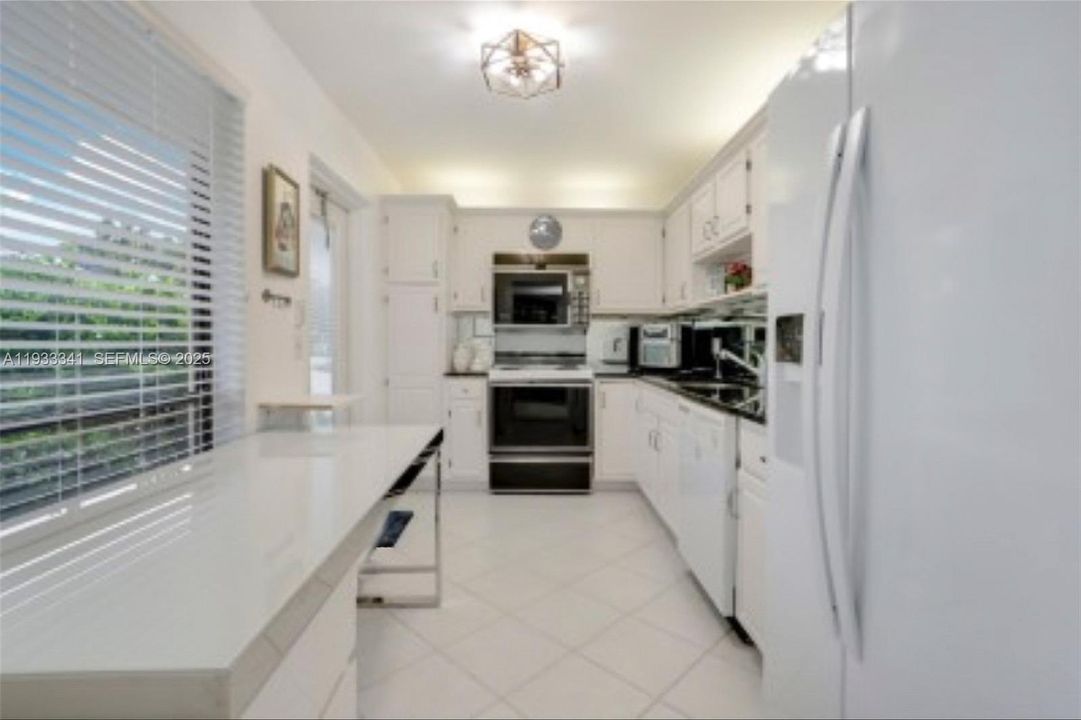 For Sale: $290,000 (2 beds, 2 baths, 1267 Square Feet)