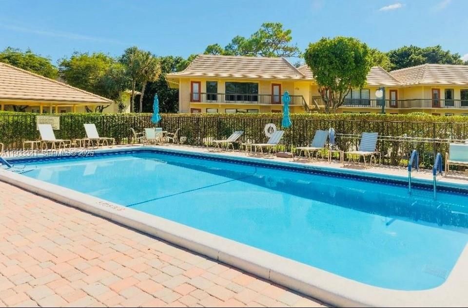 For Sale: $290,000 (2 beds, 2 baths, 1267 Square Feet)