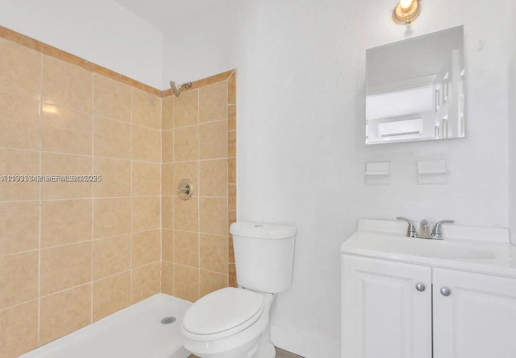 待售: $480,000 (0 贝兹, 0 浴室, 848 平方英尺)