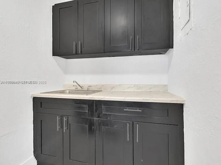 待售: $480,000 (0 贝兹, 0 浴室, 848 平方英尺)