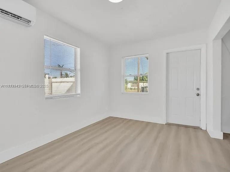 待售: $480,000 (0 贝兹, 0 浴室, 848 平方英尺)