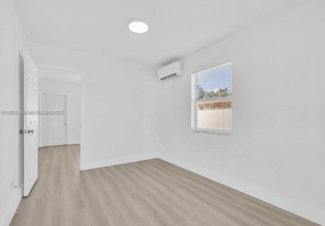 待售: $480,000 (0 贝兹, 0 浴室, 848 平方英尺)