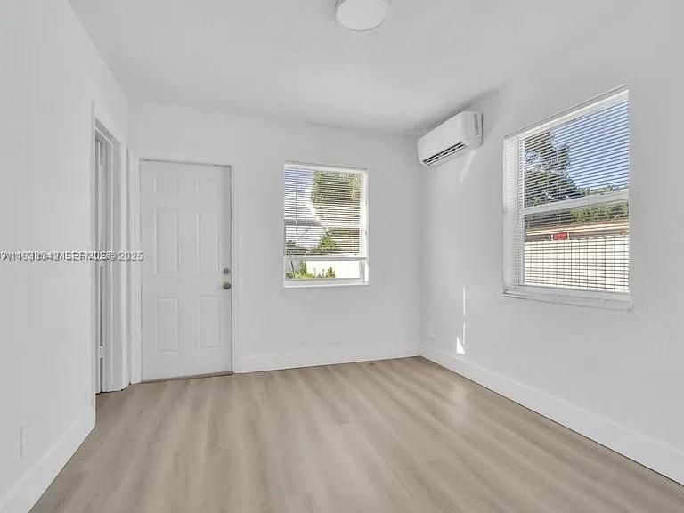 待售: $480,000 (0 贝兹, 0 浴室, 848 平方英尺)